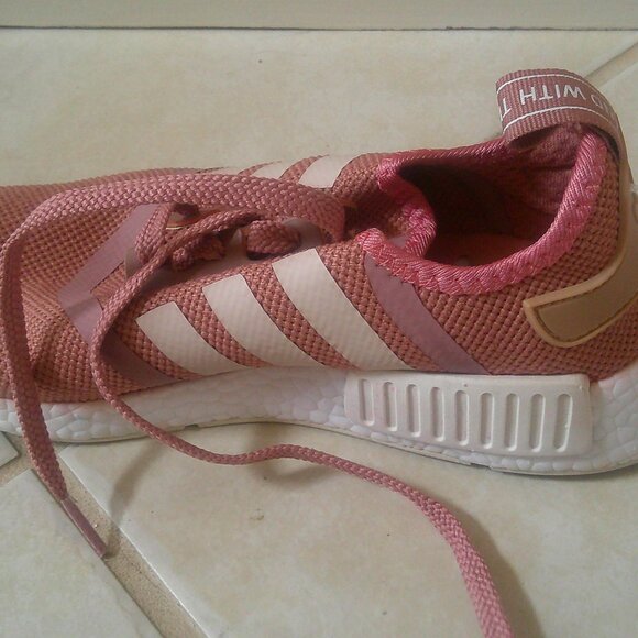 Adidas NMD R1 Women's Running Shoes Size 7.5  Salmon Raw Pink - Picture 3 of 5